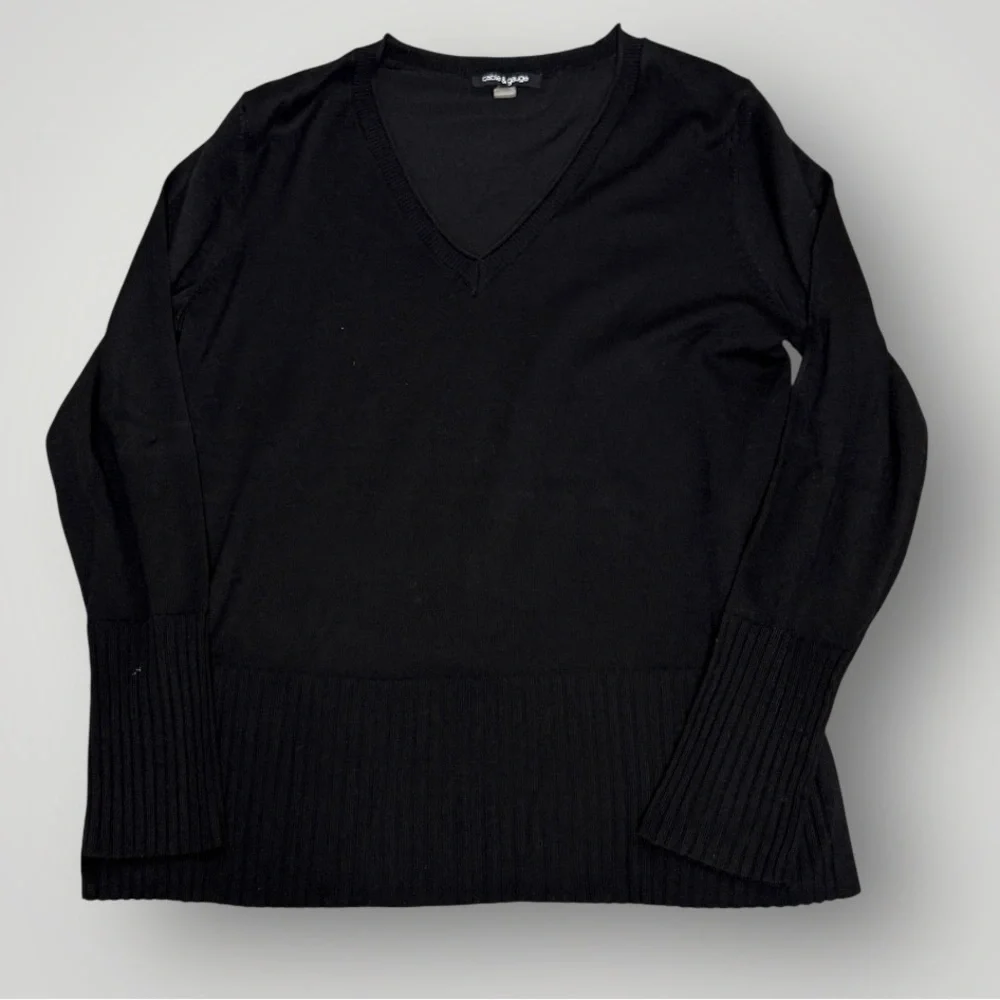 Cable & Gauge Black V-Neck Knit Top Ribbed Hem Side Slits Size‎ M